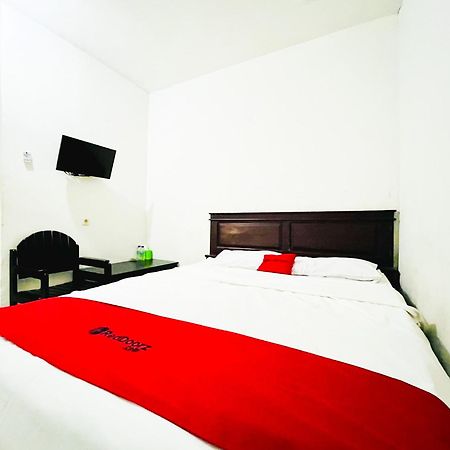 Hotel Reddoorz At Krisan Kendari Pulupanda Exterior foto