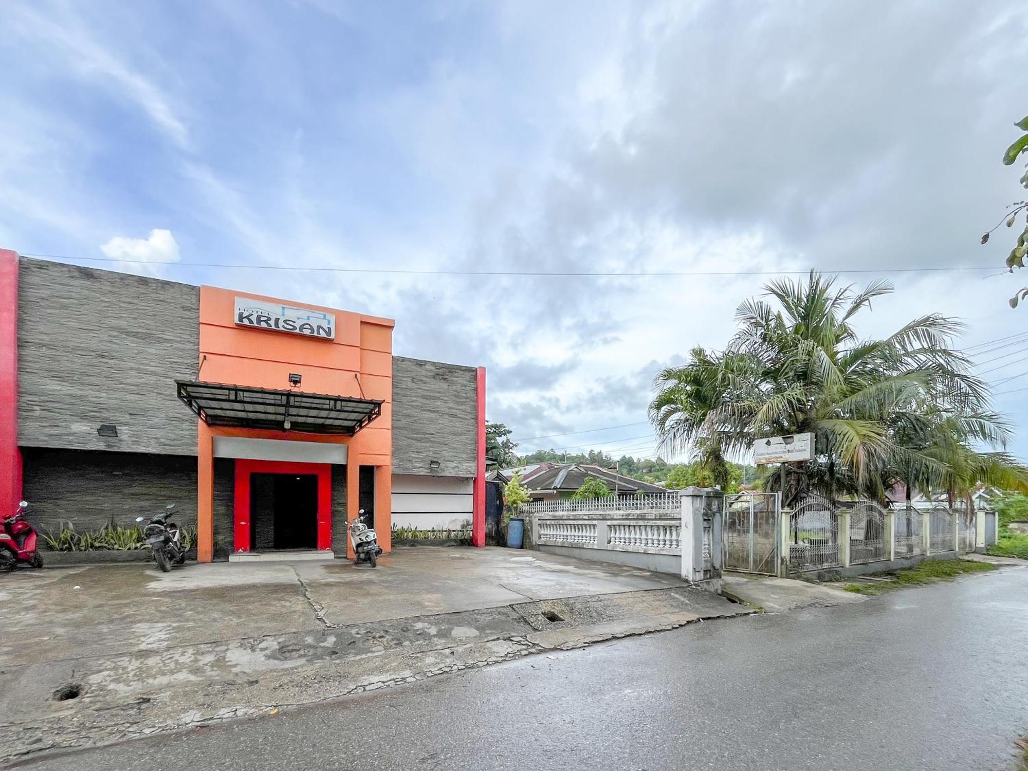 Hotel Reddoorz At Krisan Kendari Pulupanda Exterior foto